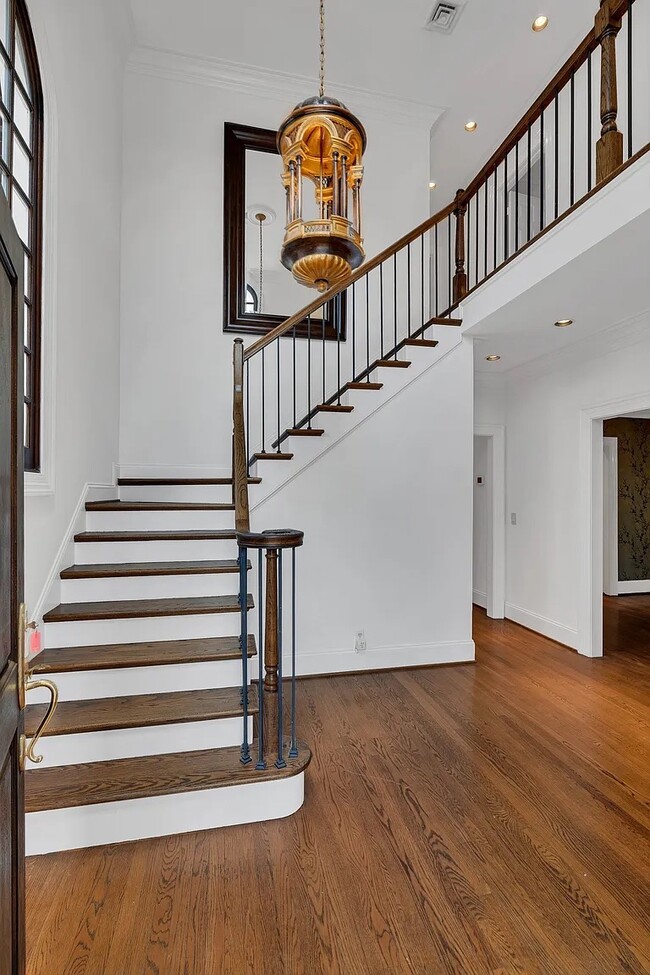 Photo - 3600 Bowlingate Ln