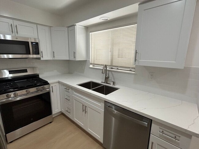 Photo - 3155 Montrose Ave