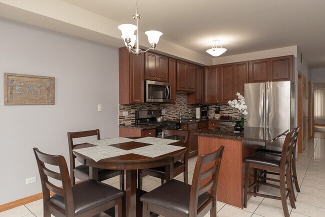 Photo - 1222 W Belmont Ave Unit J04P