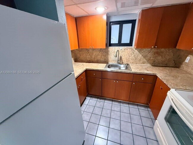 5391 W 22nd Ct Unidad 205