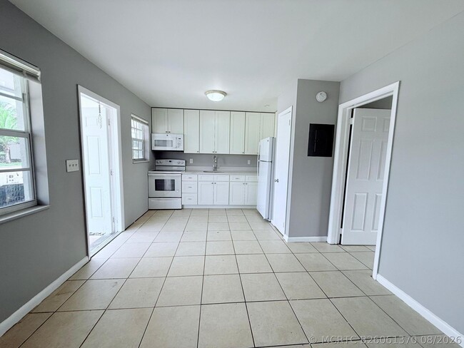 4308 Greenwood Ave