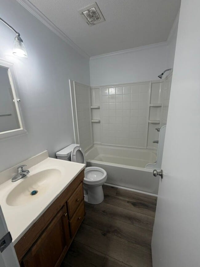 Photo - 2146 Crescent Dr