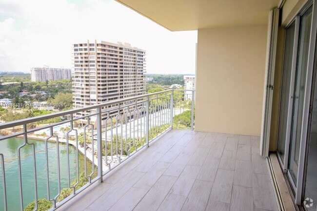 Building Photo - 11111 Biscayne Blvd Unit 17D Rental