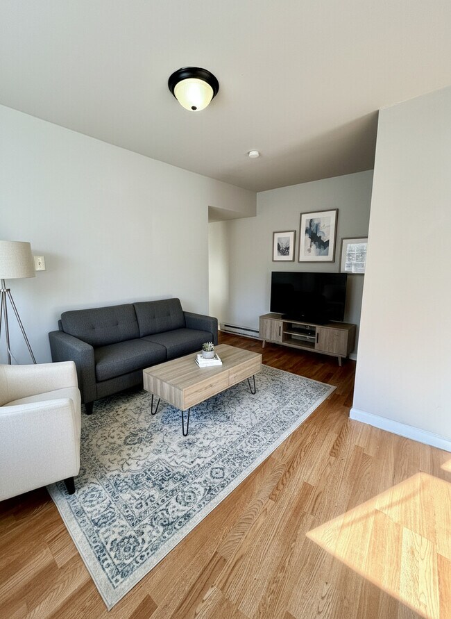 Building Photo - 5749 E Wister St Unit 1R