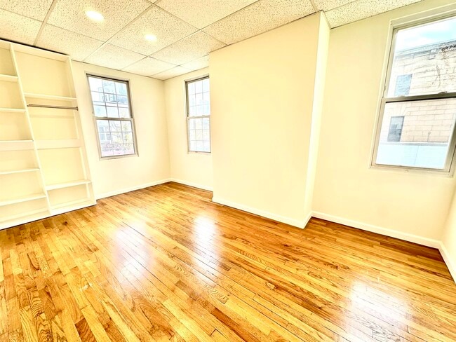 Building Photo - 325 Central Ave Unit 2