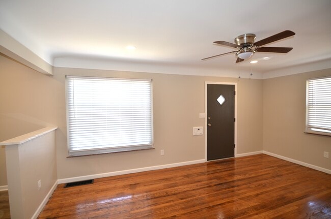 Photo - 1122 Alcliff Ln