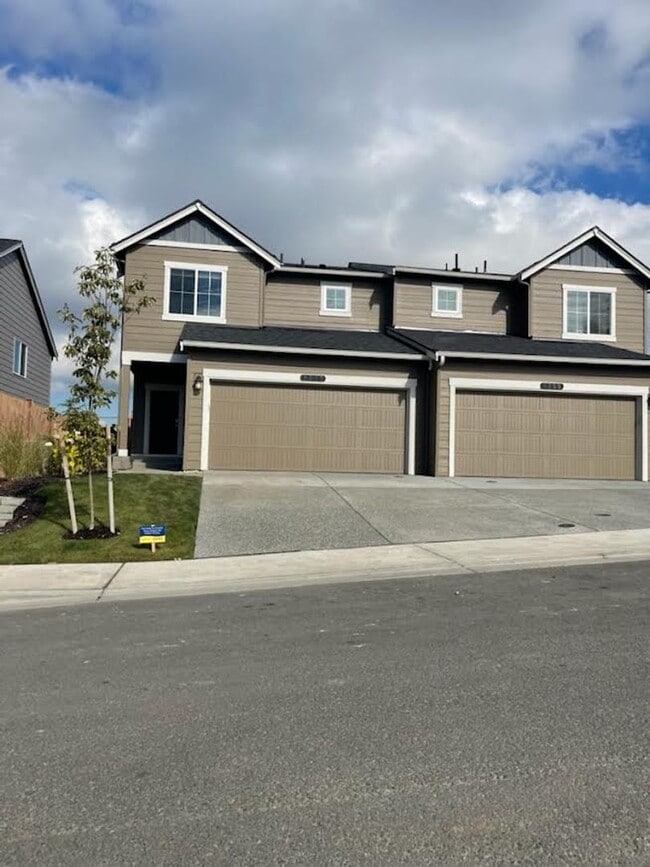 Large 3 Bedroom off of McWilliams, close t... - Large 3 Bedroom off of McWilliams, close t...