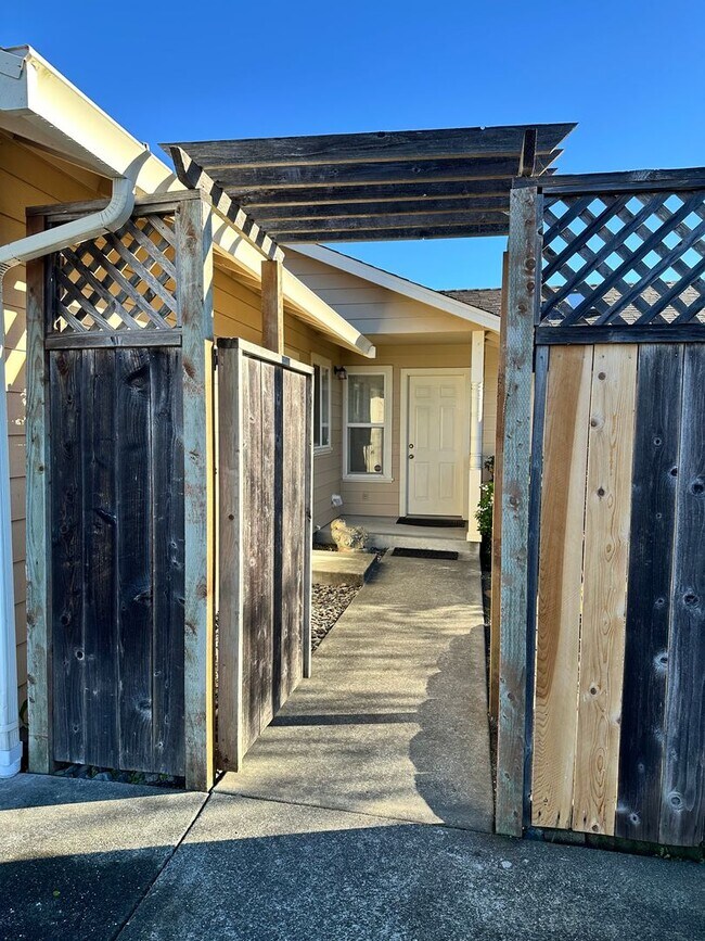 Photo - 1 Bedroom, 1 Bath Duplex – Sunny McKinleyville
