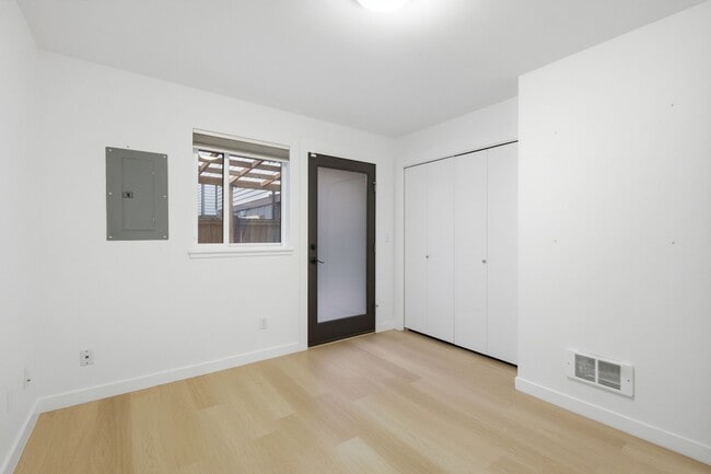 Photo - Spacious 2 bed 2.5 bath home in West Seattle