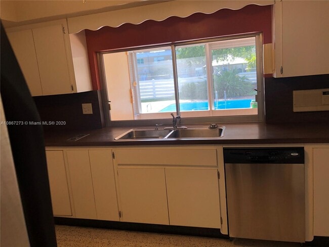 Photo - 437 N Luna Ct