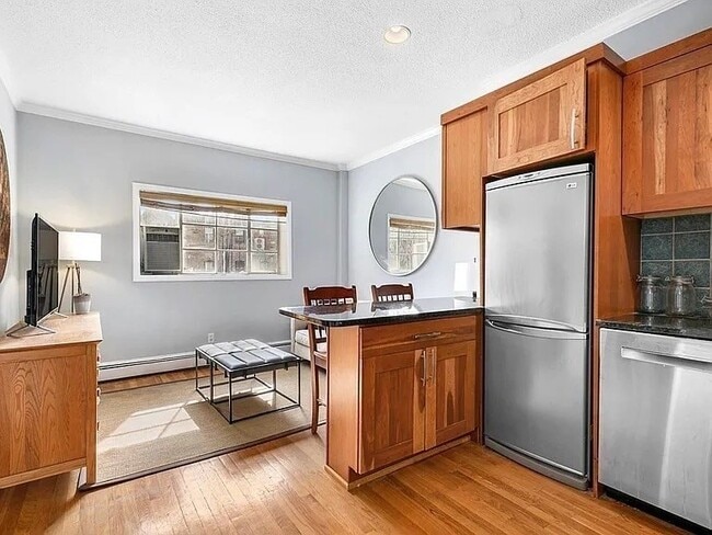 Building Photo - 511 Beacon St Unit 10