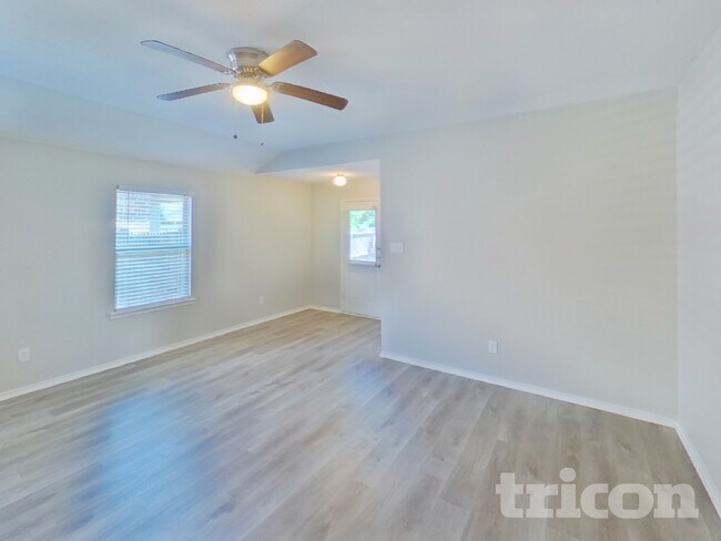 Photo - 1062 Churchill Dr