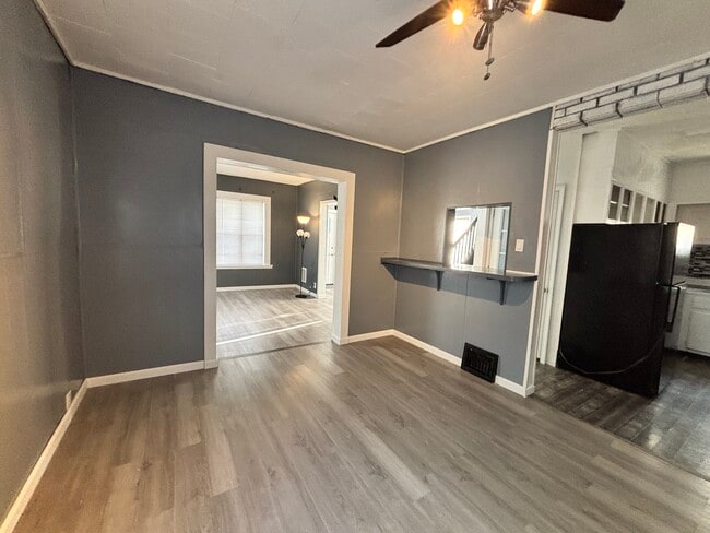 Photo - 1934 Butterfield Ave