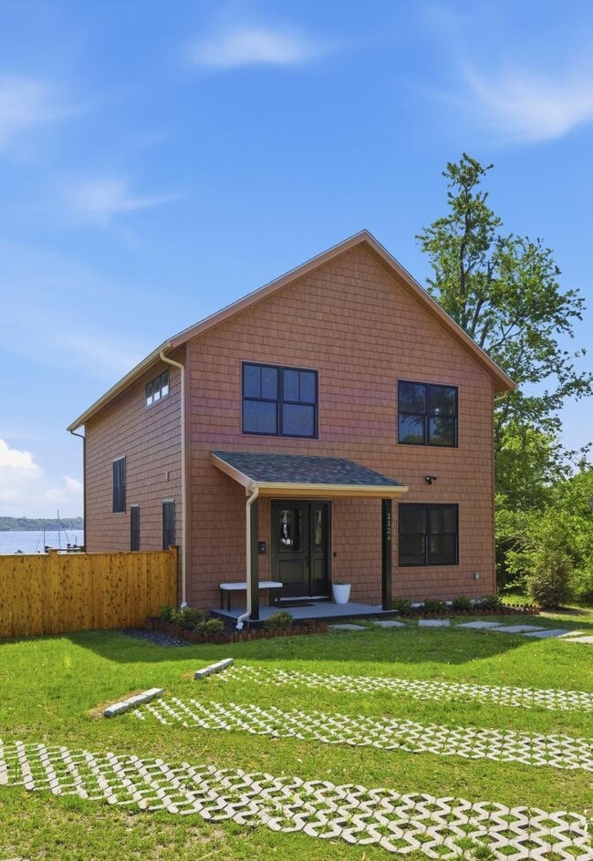 Photo - 1124 Narragansett Blvd