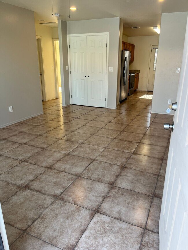 Photo - 1303-1313 W. Cedar Street Unidad MO1309
