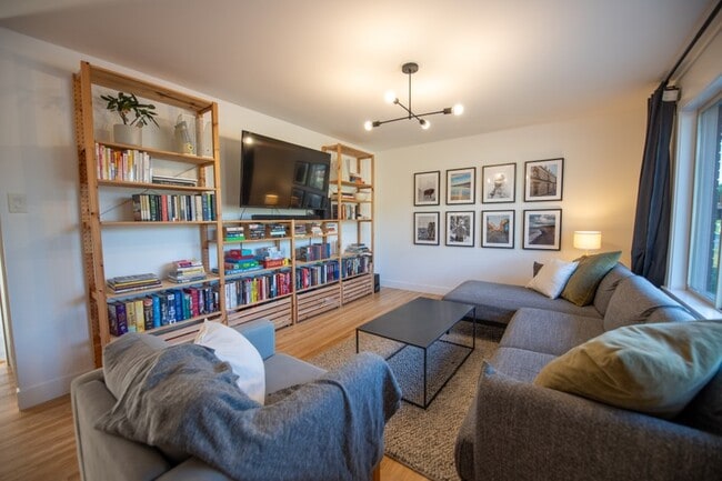 Photo - 757 N Hills Dr