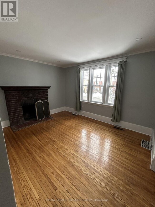 Photo - 181 Ridout St S