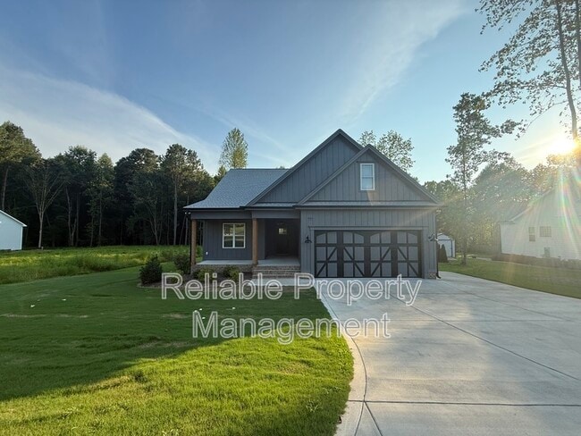 Building Photo - 945 Lynch Rd Rental
