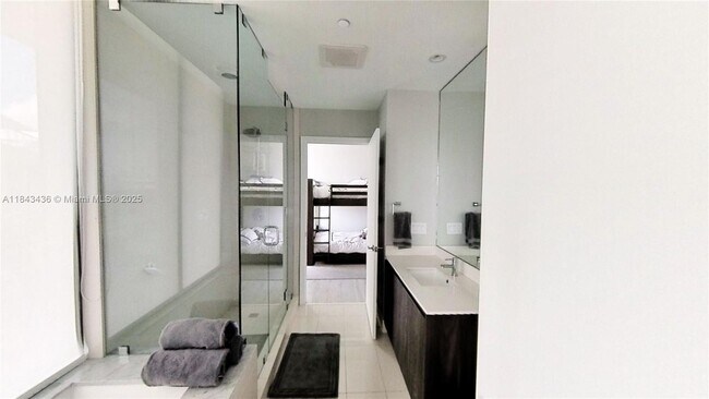 Photo - 480 NE 31st St Unidad 4907