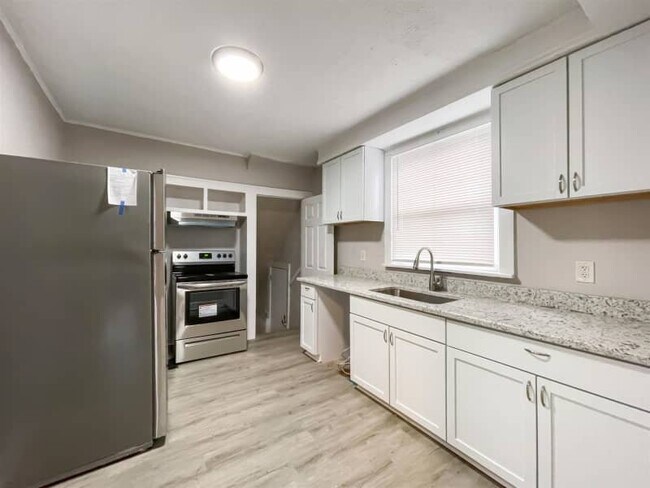 Photo - 196 N Burgess Ave