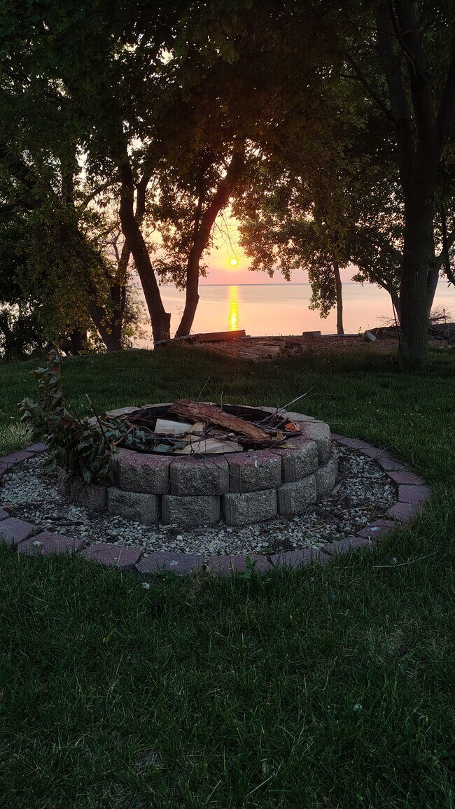Photo - 937 Paramount Dr