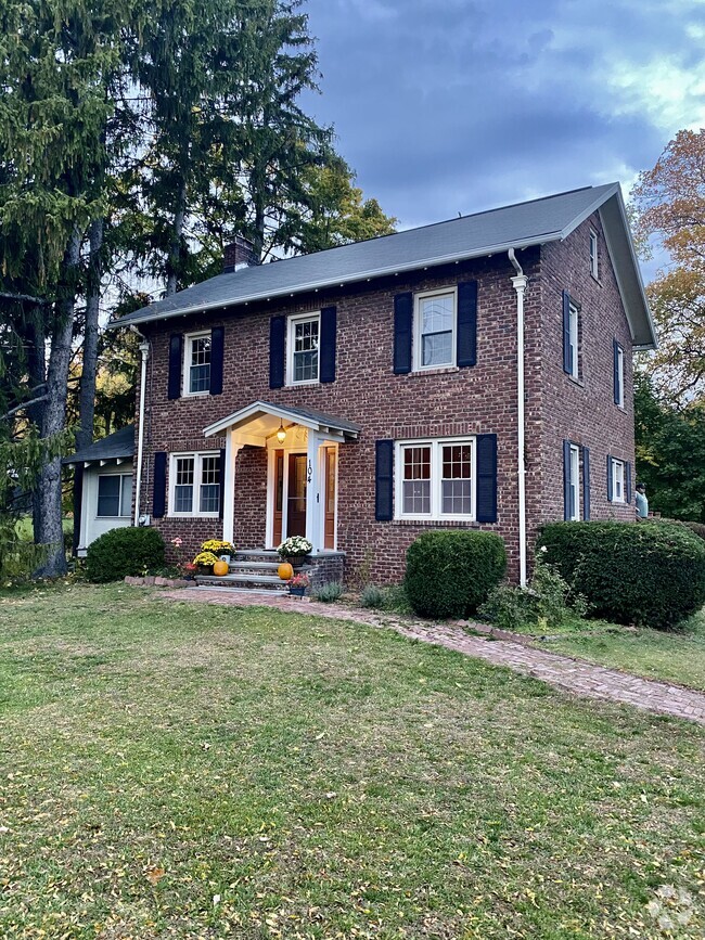 Building Photo - 104 Malden Turnpike Rental