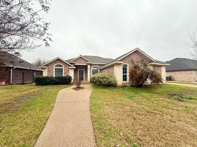 Spacious 4-Bedroom Home in Midway ISD - Spacious 4-Bedroom Home in Midway ISD