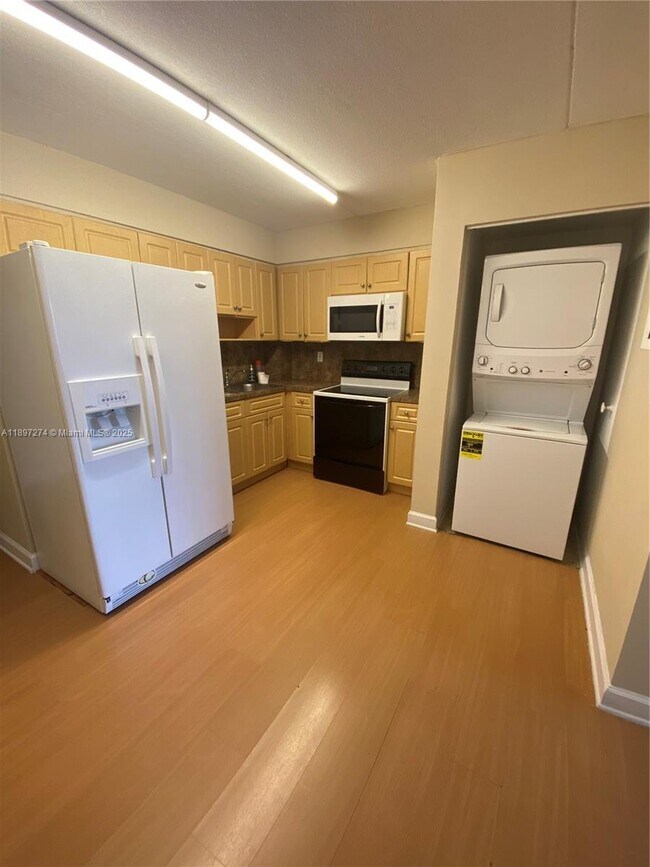 Photo - 6045 NW 186th St Unidad 305