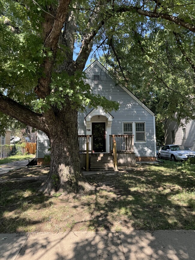 Updated 3 bedroom, 1 bathroom house with washer/dryer hookups
Hurry! Limited-Time Special: NO APP...