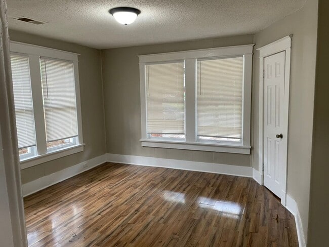 Photo - Charming 2-Bedroom Home with Spacious Living Areas in East Memphis
