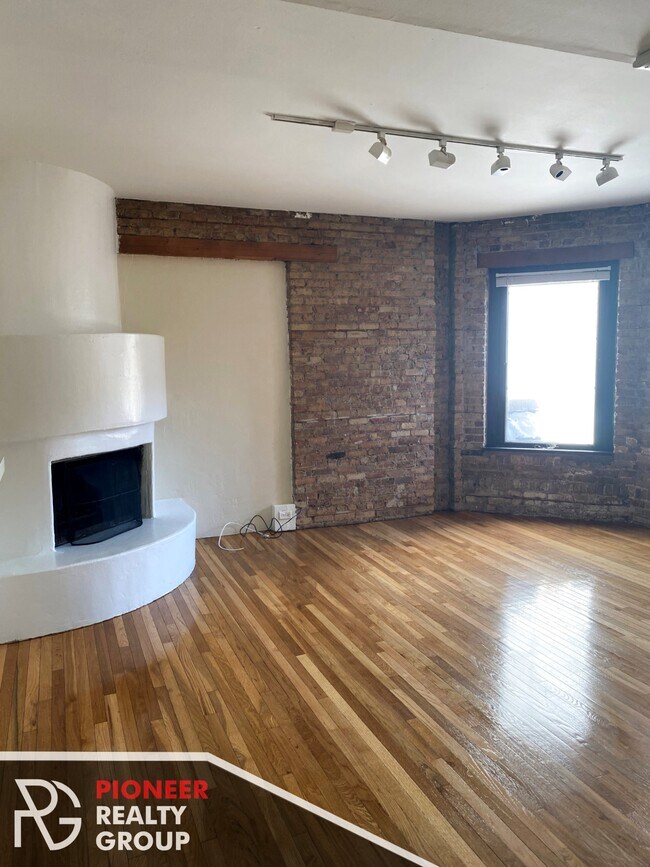 Building Photo - 604 W Surf St Unit 3001-556-2F