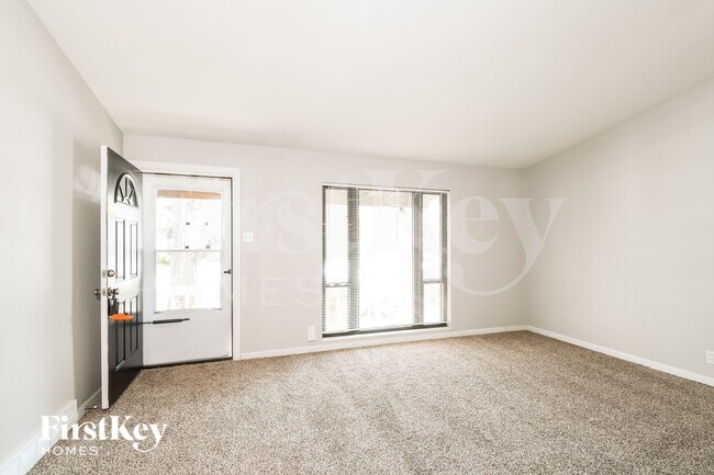 Photo - 255 Mohican Ln