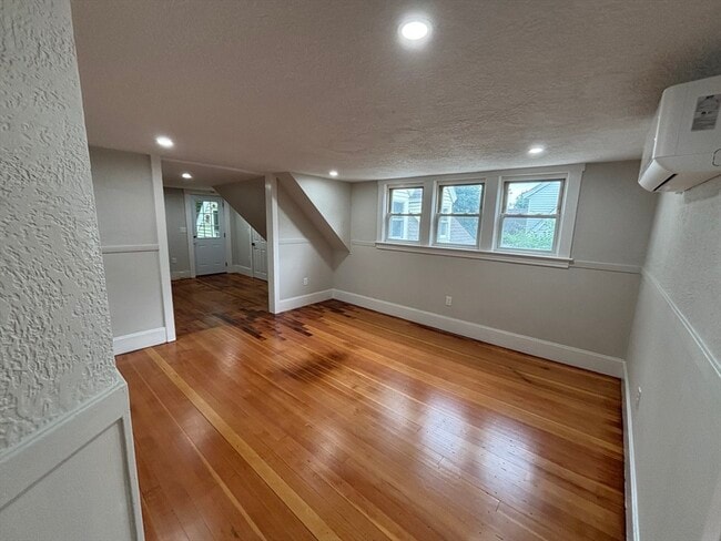 Building Photo - 22 Pleasant St Unit 2