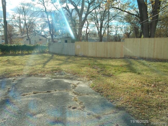 Photo - 27107 Florence St