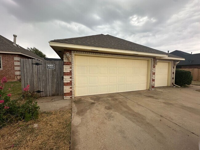 Photo - 2504 Thomas Dr