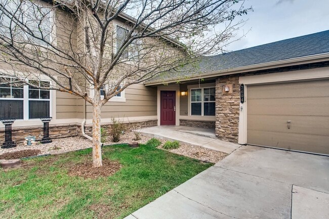 Gorgeous 5 Bed/4 Bath Townhome with Fully ... - Gorgeous 5 Bed/4 Bath Townhome with Fully ...