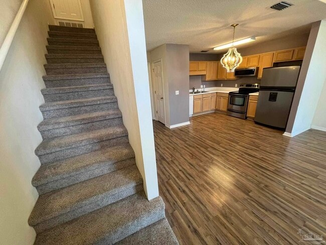 Photo - 1348 Redwood Ln