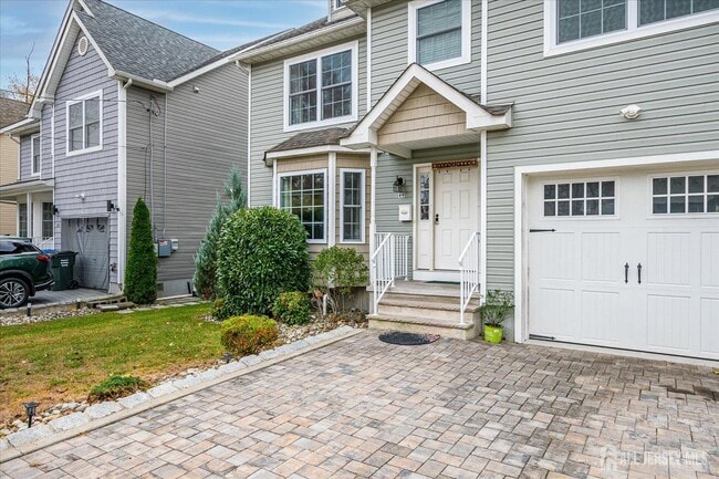 Photo - 169 Metuchen Ave Casa