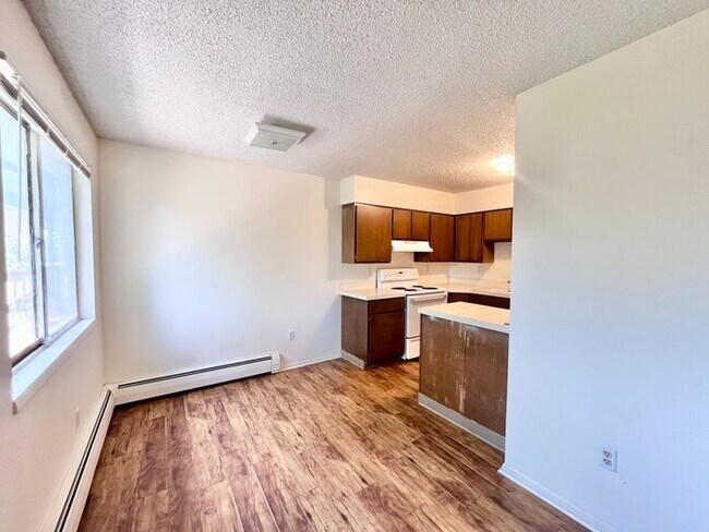 Photo - 2 Bed, 1 Bath Apartment!!