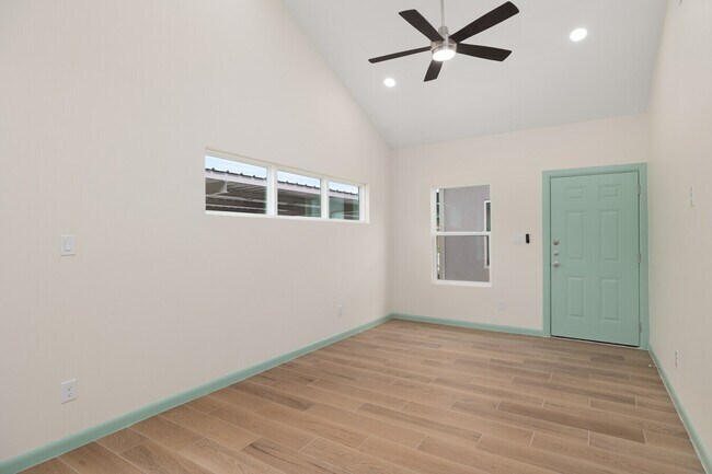 520 W Jackson Ave