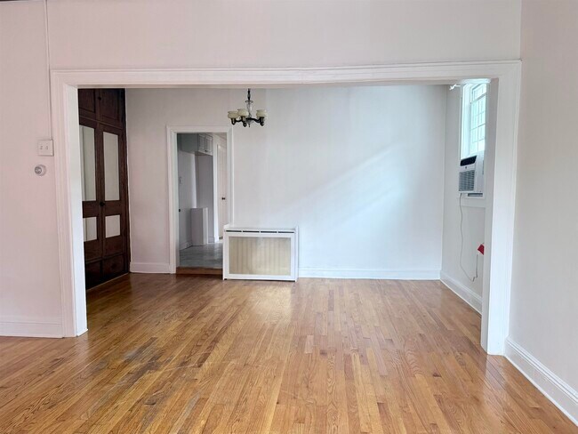 Photo - 94 Laidlaw Ave