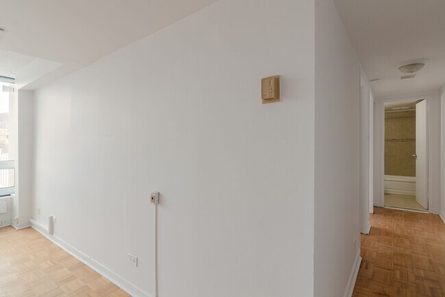 Photo - 1975 Maisonneuve Blvd W Unit 2209