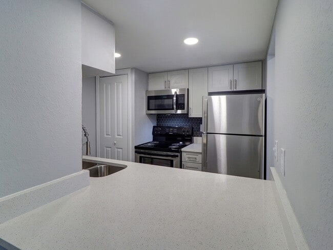 1x1 530 Square Feet Diamond