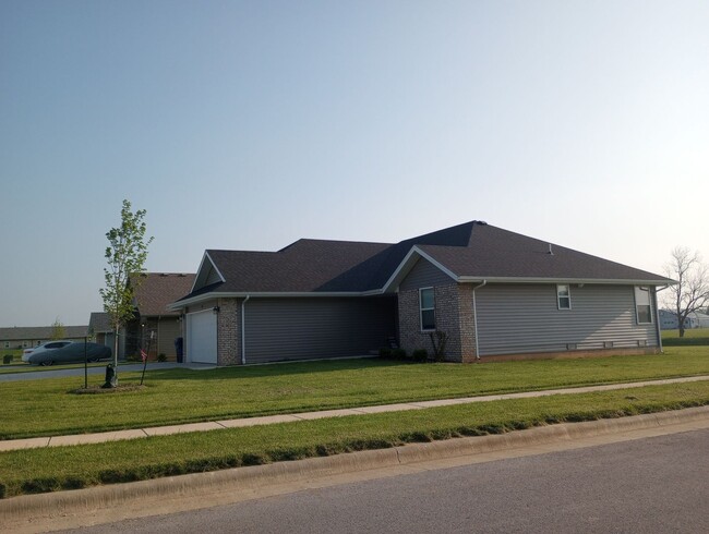 3 Bedroom Single Family Home in Rogersville - 3 Bedroom Single Family Home in Rogersville