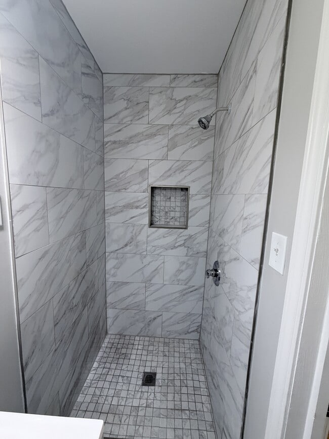 Photo - 793 N Hollywood St