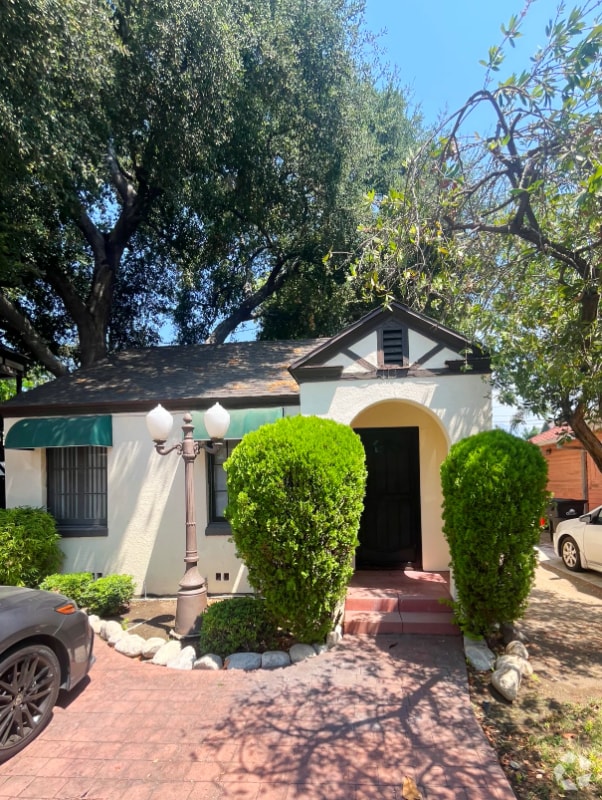 Building Photo - 113 E G St Rental