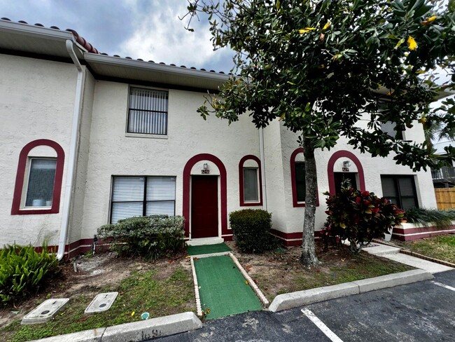 Building Photo - 2-bedroom 1.5  bath Hidden Creek Townhome!