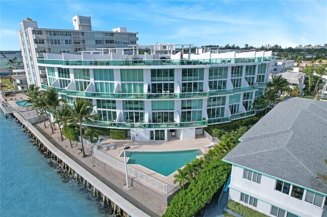 2000 Bay Dr Unidad 205