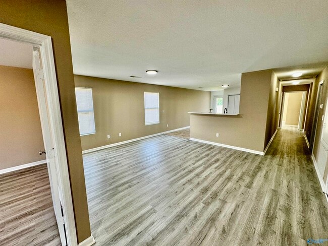 Photo - 226 Valleyside Dr NE