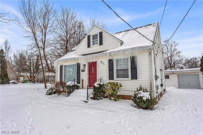 Photo - 876 E 209th St